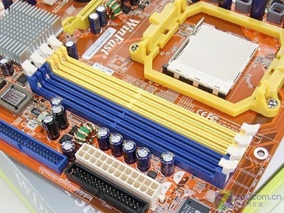 揭秘DDR4针口：288引脚之谜，速度与容量的较量  第1张