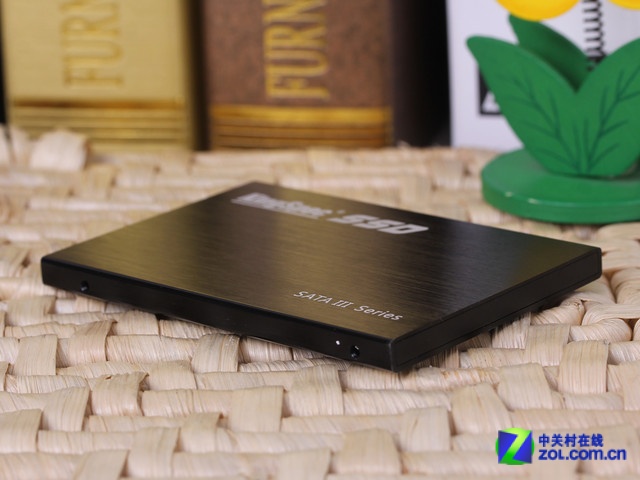 SSD固态硬盘VS U盘：速度对比，容量对决，稳定性大比拼  第3张