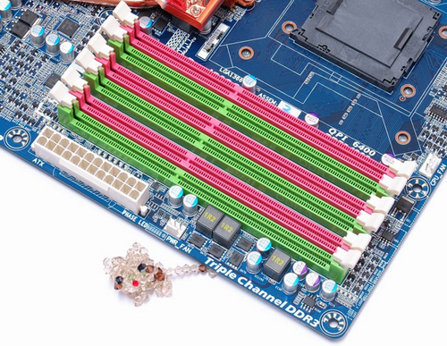 掌握DDR4内存条的正确插槽方法，提升电脑性能表现  第2张