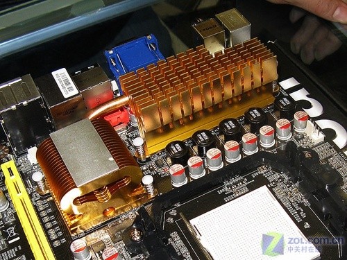 DDR2 2GB 内存条是否应匹配主板？探讨背后的技术、情感与选择