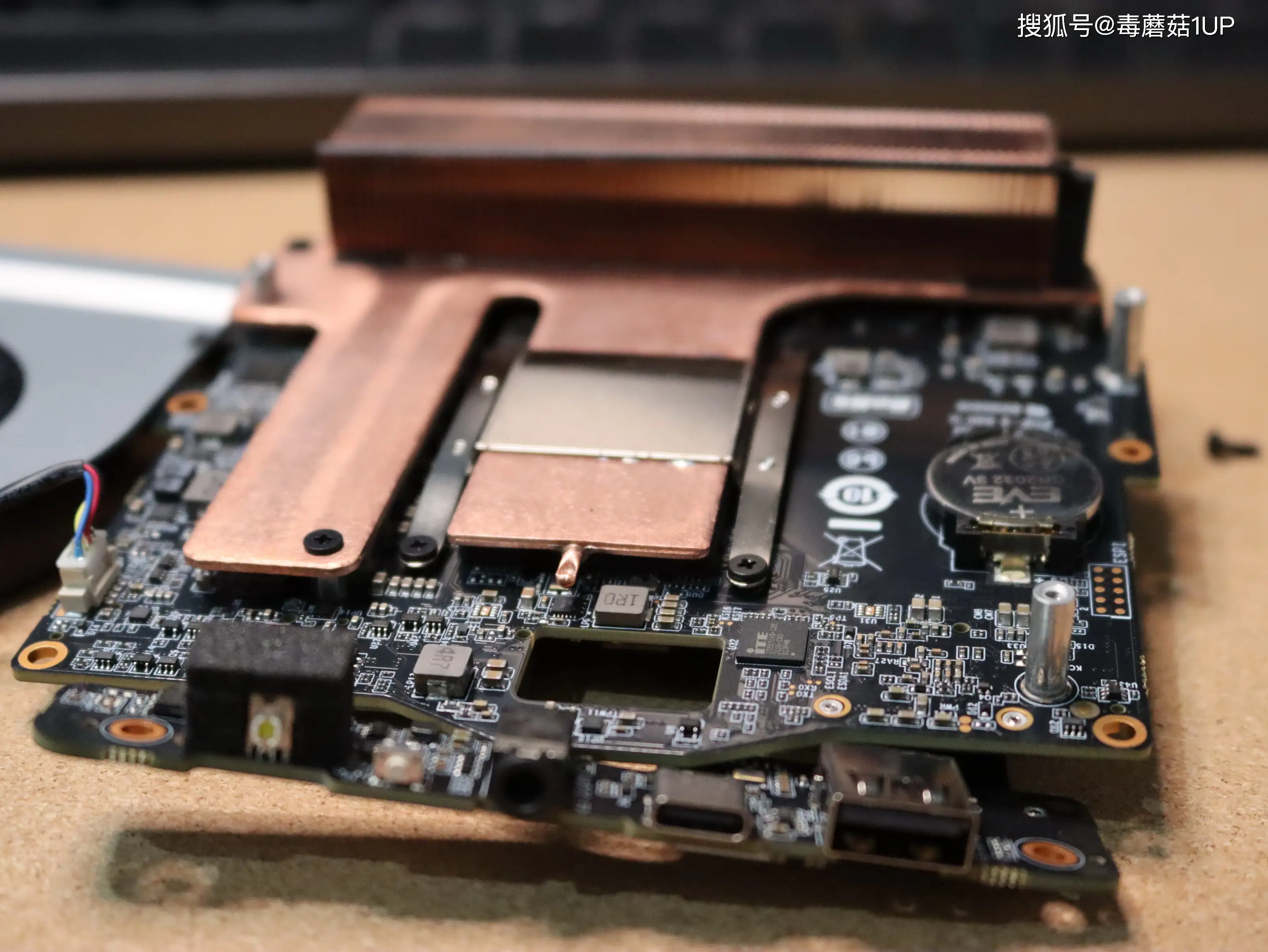 12 代 DDR4 内存主板：简约设计与强大性能的完美结合  第4张