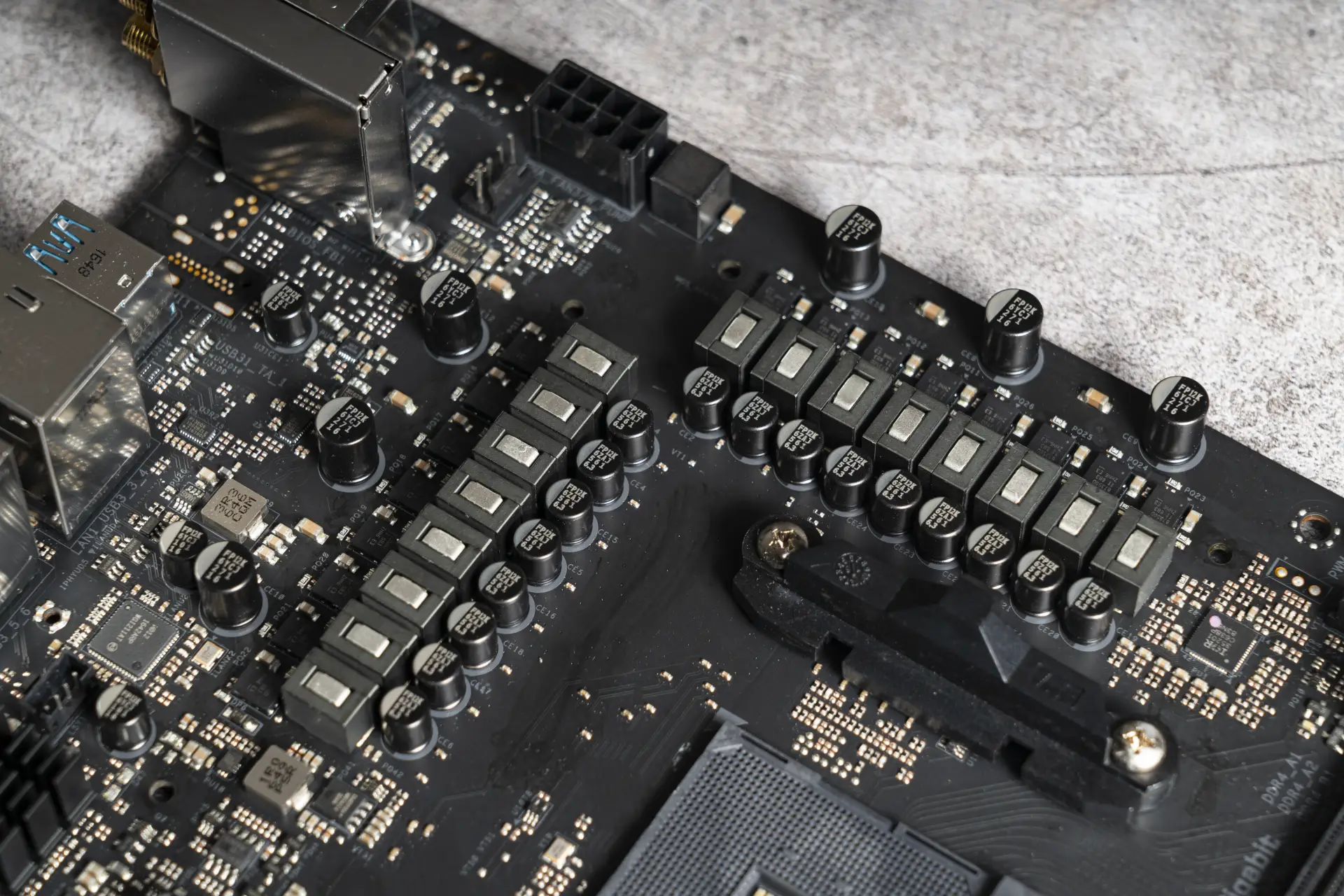X370 主板：DDR3 内存的最后防线，科技更新换代中的意外邂逅  第1张