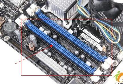 DDR2 与 DDR3 内存条：外形、金手指及颜色的直观差异解析  第3张