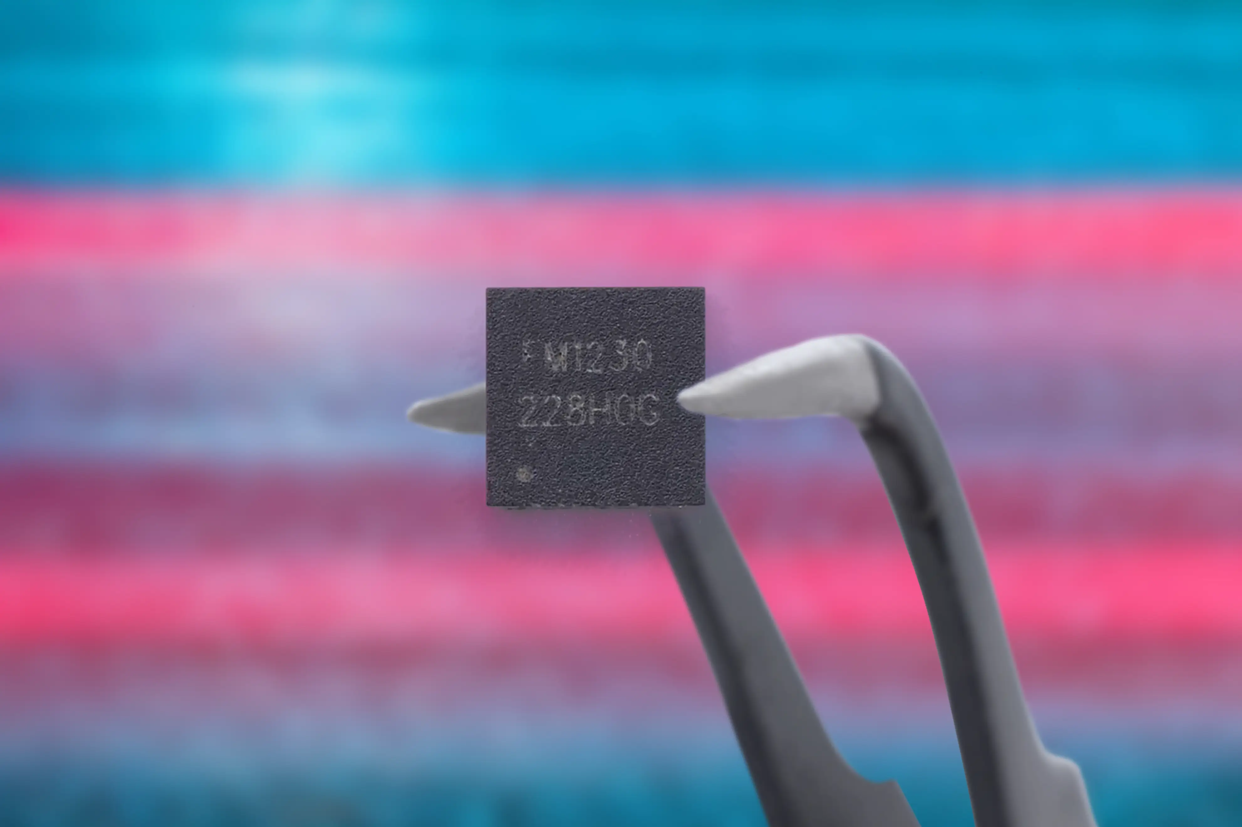 揭秘DDR3引脚：240个神奇通道，助你解锁内存模组新境界  第3张