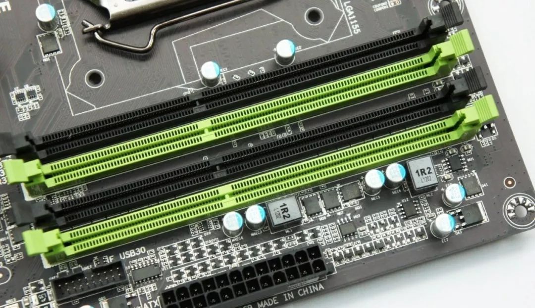 ddr2插槽 ddr3插槽 DDR2 vs DDR3：速度、性能、游戏体验一览  第4张