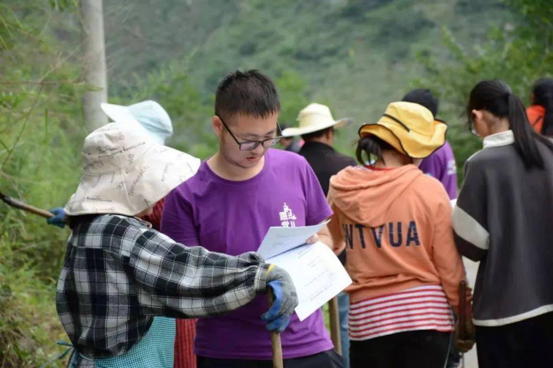 小学生放学间隙震撼全校，书本变音响播洒动听旋律  第2张