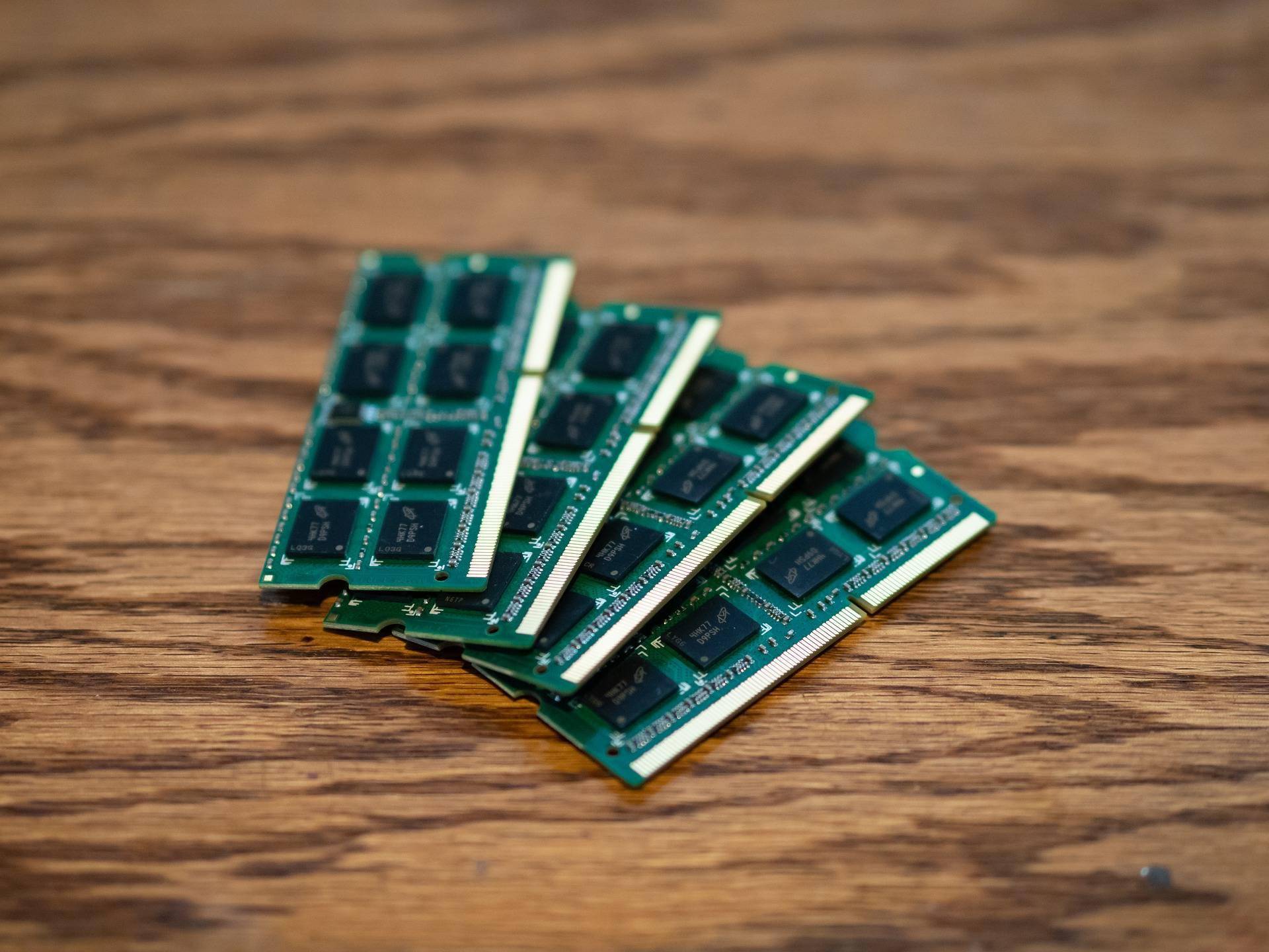 DDR4 内存与 CPU 的关系：为何两者缺一不可？