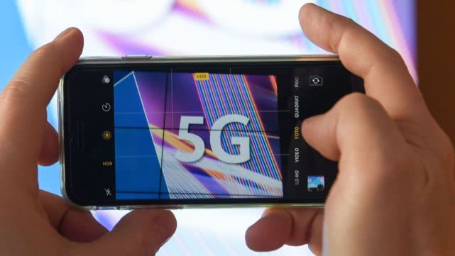 英国迎来 5G 手机首次使用，通讯领域迈入新阶段，影响深远