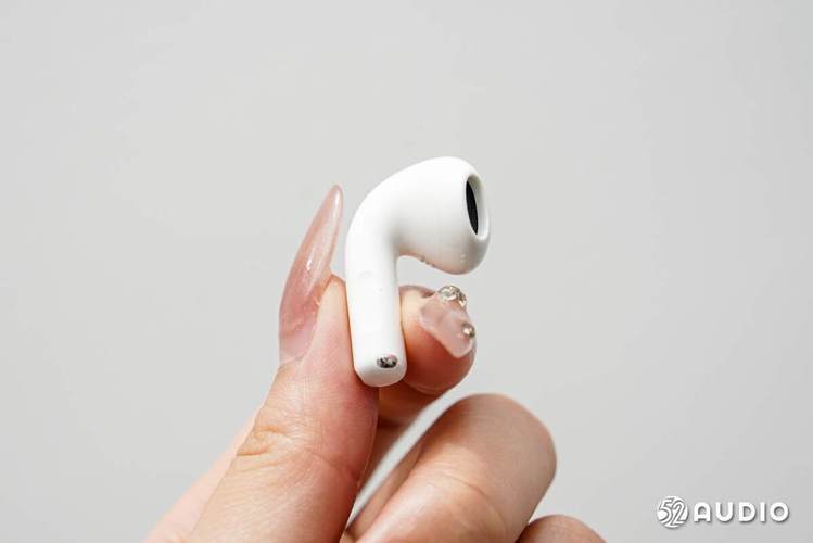 AirPods 4震撼发布：全新降噪版与标准版，30小时续航+USB-C接口，音乐体验再升级  第17张