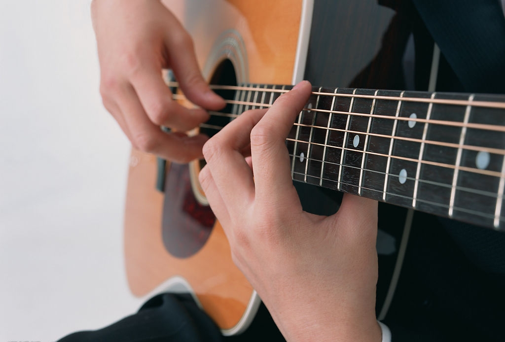 音乐新境界！山水智能音响引领吉他学习者探索全新音乐之路  第1张