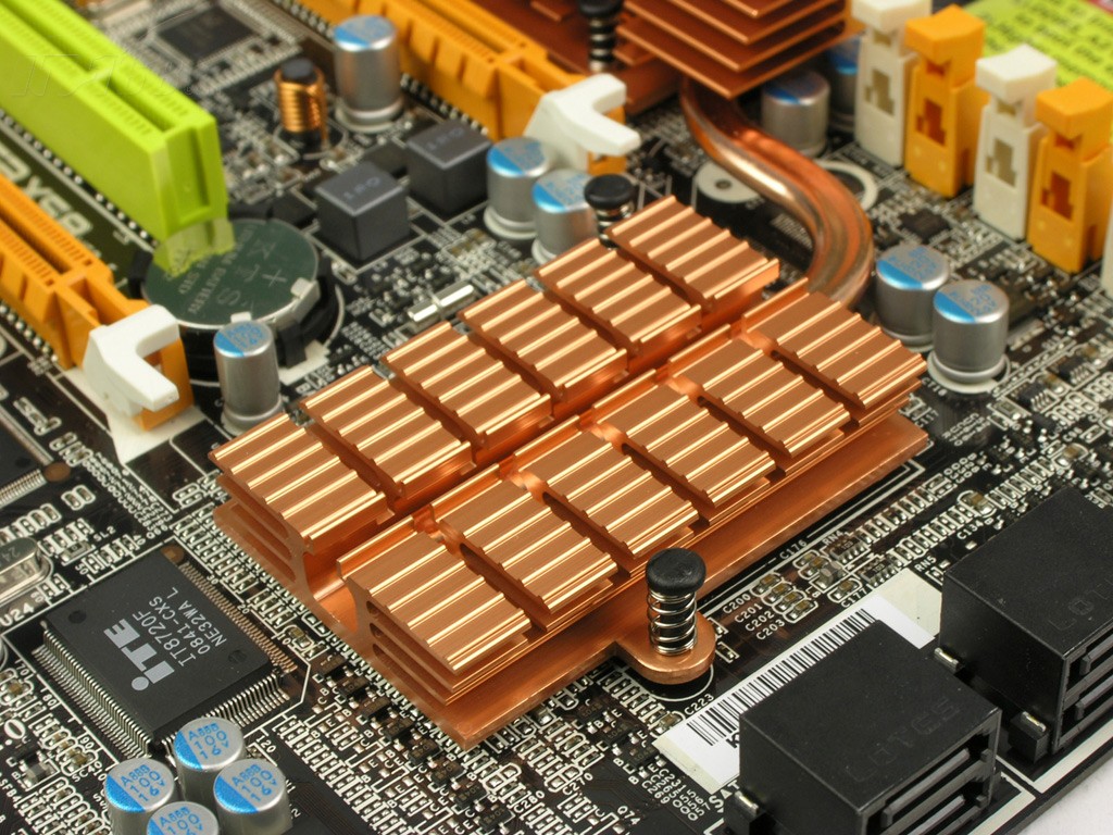 深度剖析第七代CPU处理器与DDR3内存插槽的结合：技术特点、性能优势和兼容性问题  第2张
