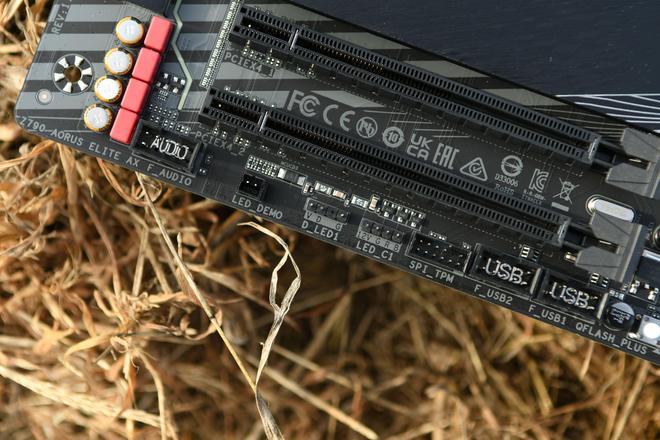 DDR3 与 DDR5 显存技术差异及性能优劣大揭秘