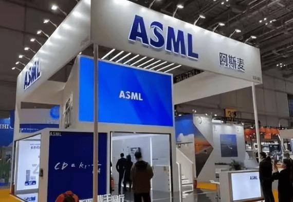 从主动降职到接管全球光刻机巨头：ASML CEO富凯如何应对中国芯片技术落后15年的挑战？  第9张