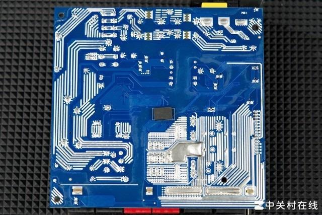 深度解析9800GT显卡电源：揭秘接口与连接方式  第2张