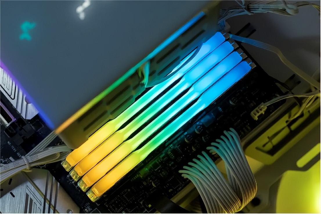 影驰DDR4 2400 8GB灯条：性能卓越，设计独特，应用效果出众，详尽解读  第6张