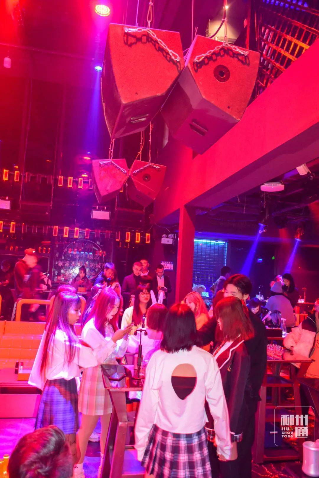 DDR音乐舞蹈游戏在酒吧的文化象征与娱乐魅力  第3张