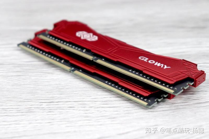 DDR3与DDR4内存条：区别与未来发展，你的选择是？  第1张