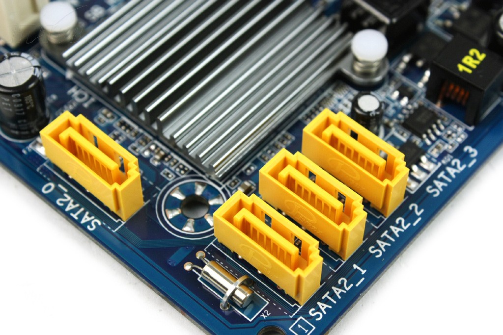 技嘉 DDR2 系列顶级主板：性能卓越、稳定可靠、拓展能力强  第2张
