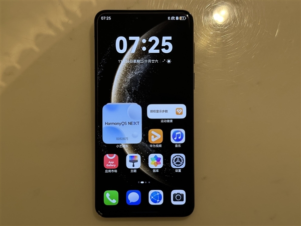 华为Mate70 Pro+惊艳亮相：东方锦色与现代科技的完美融合，你绝对不想错过  第5张