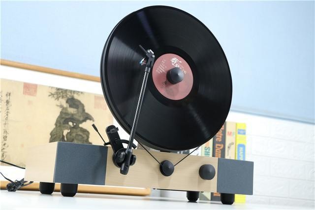 格莱美唱片机与音响设备无缝对接，打造家庭音乐乐园  第2张
