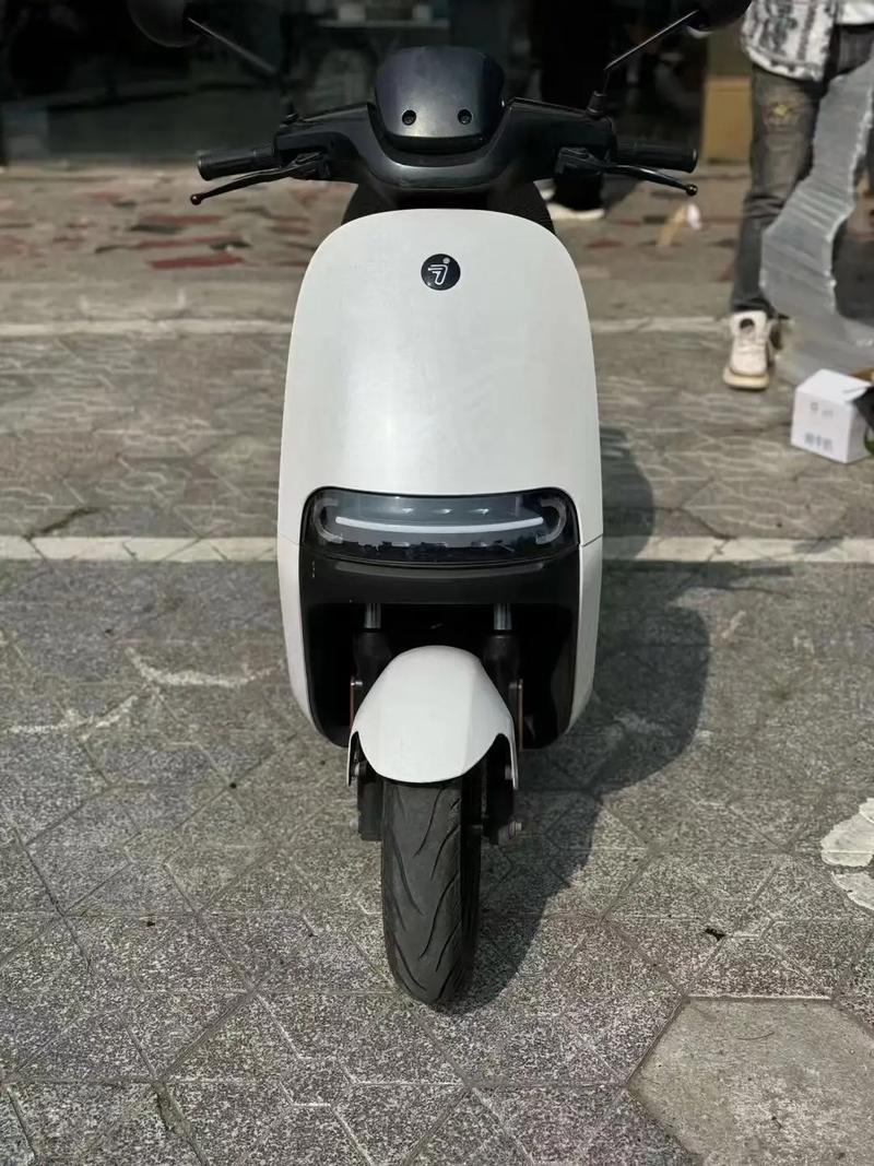 告别通勤噩梦！九号电动摩托车E125 MK2，55km续航+70分钟闪充，轻松应对长距离通勤  第2张