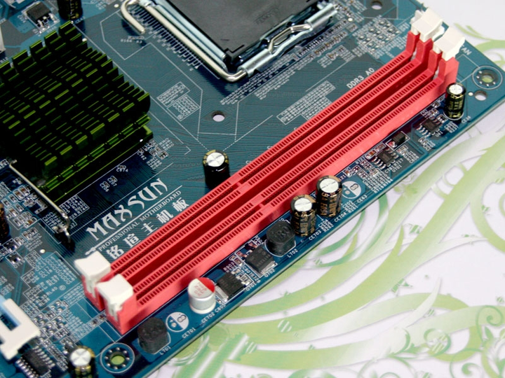 DDR3 vs DDR4：内存插槽大揭秘！速度、电压、容量全比一比  第7张
