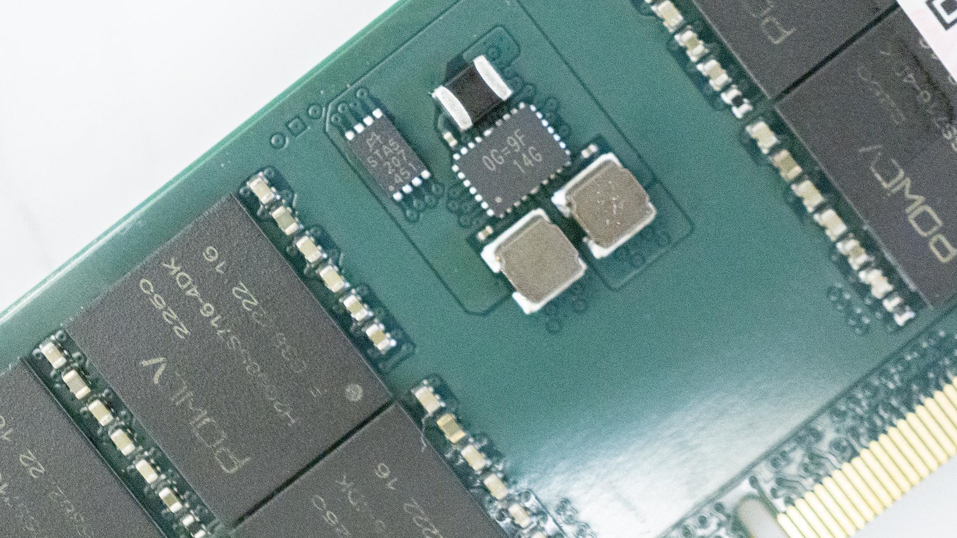 DDR5 内存的情绪波动：锁相环电压如何影响其性能与效率？  第7张