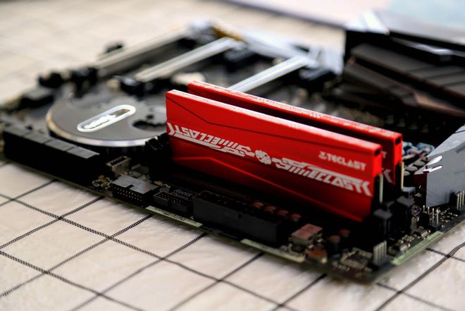 DDR4 内存卡槽：提升设备性能的关键，如何选择？  第3张