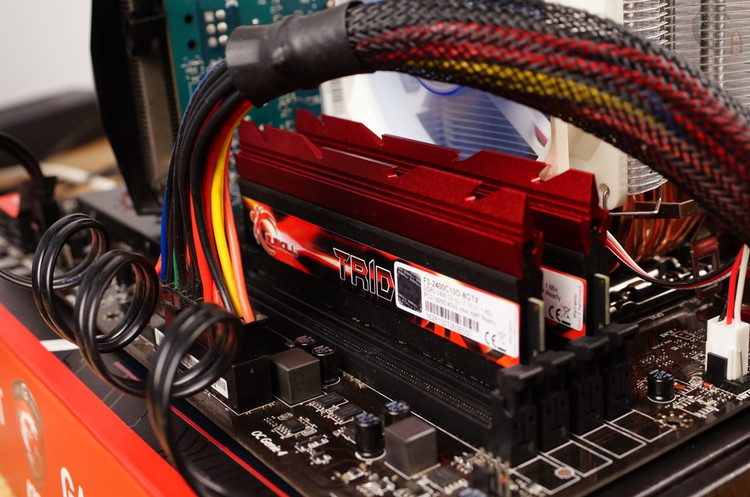 DDR4 内存卡槽：提升设备性能的关键，如何选择？  第5张