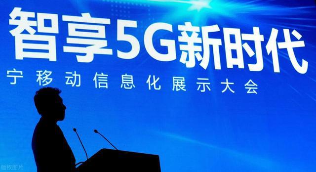 阆中市因 5G 手机热潮而繁华，年轻一代尽享科技之乐