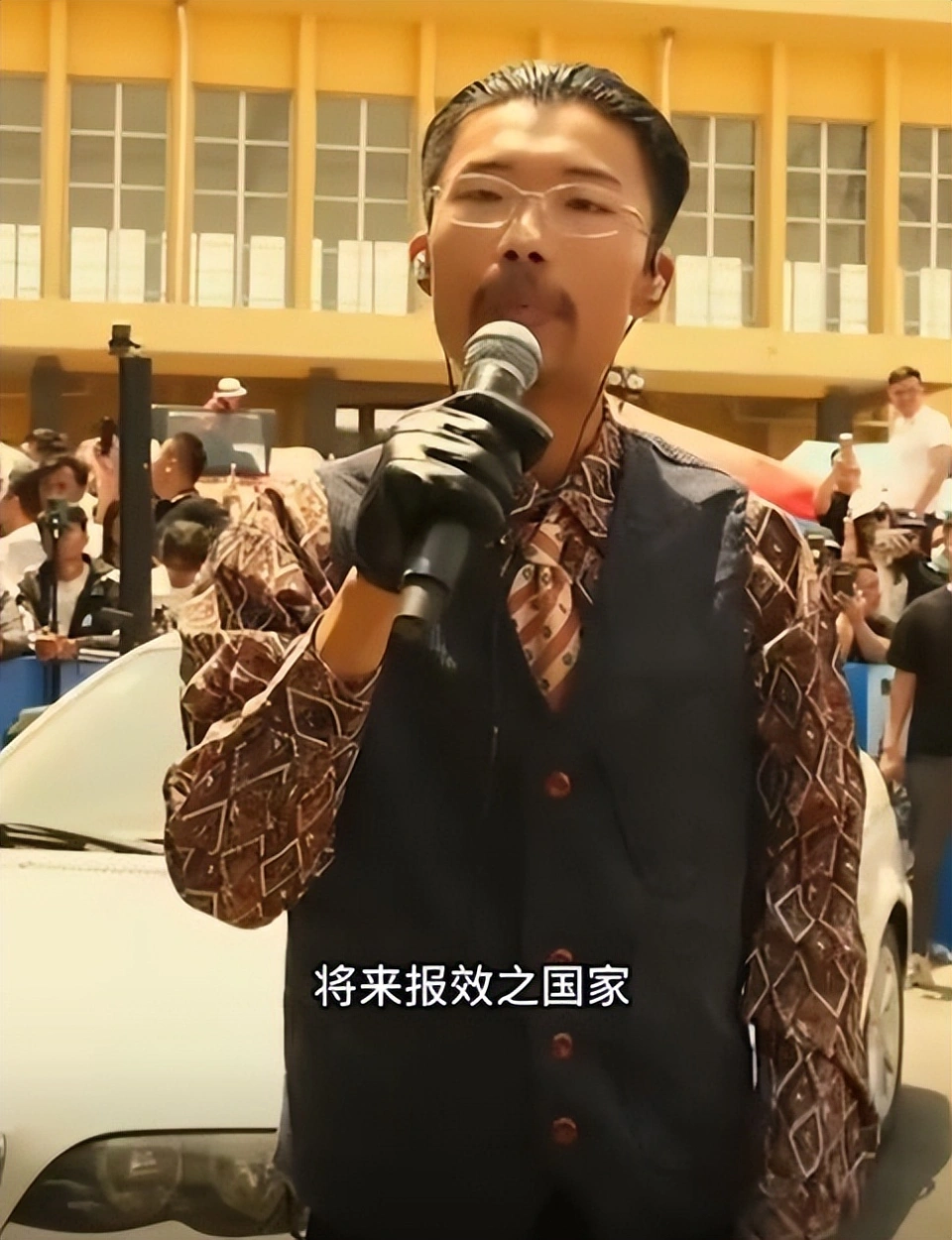 如何通过连接线将手机与音箱连接以提升直播音质？  第5张