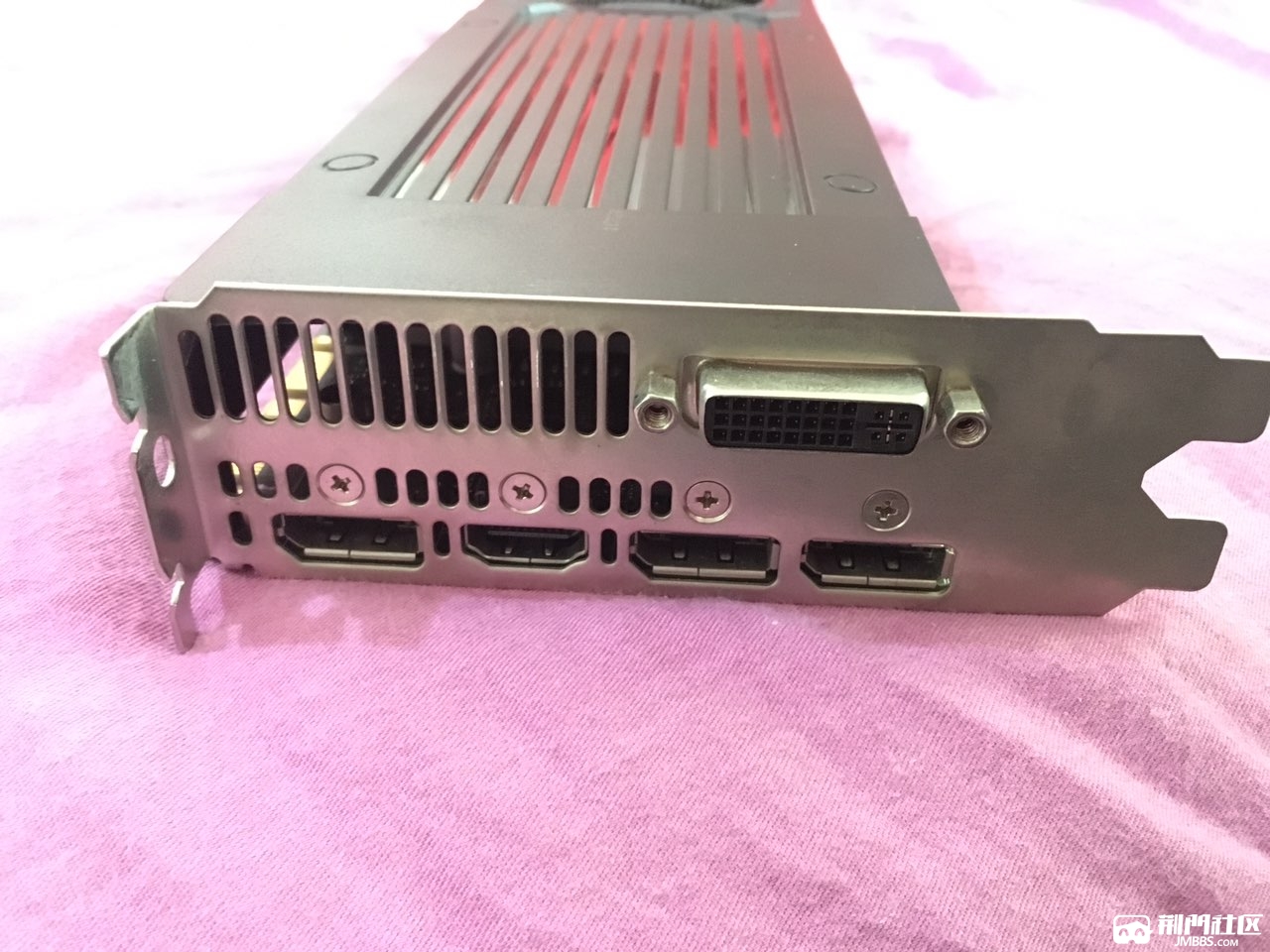 GT1080显卡：电竞利器还是VFX神器？揭秘吃鸡游戏性能大揭秘  第6张