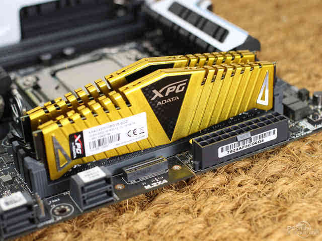 DDR3与DDR4内存条：外观对比，细节揭秘  第4张