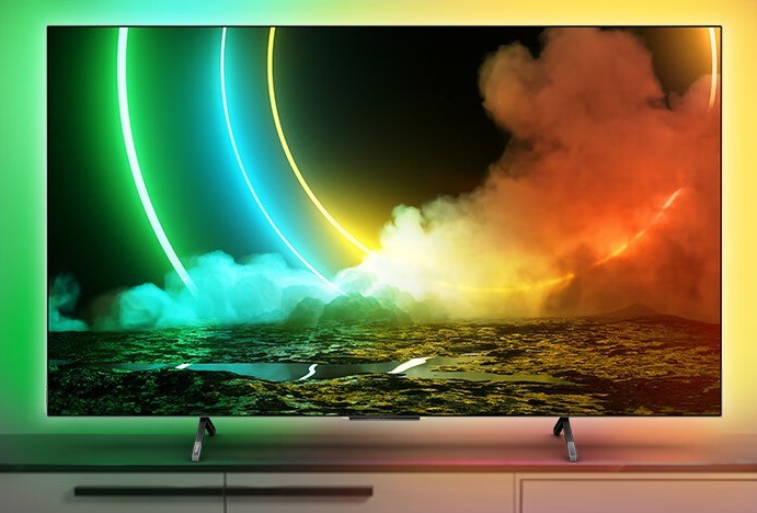 康佳 V65U 电视与音响设备结合，打造沉浸式观影体验