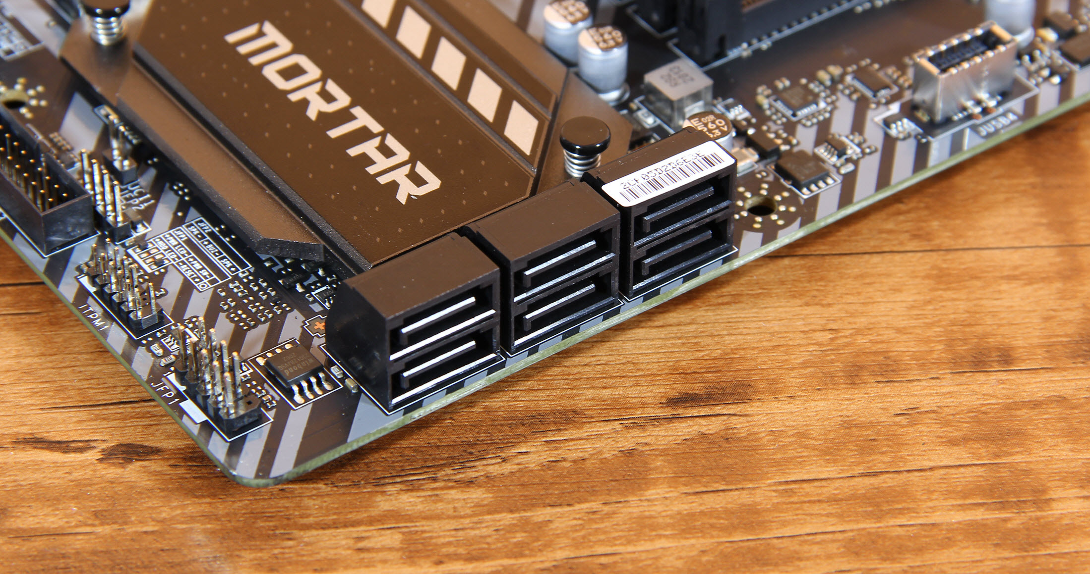 DDR4 内存优势大揭秘，主板选购指南，品牌大 PK  第5张