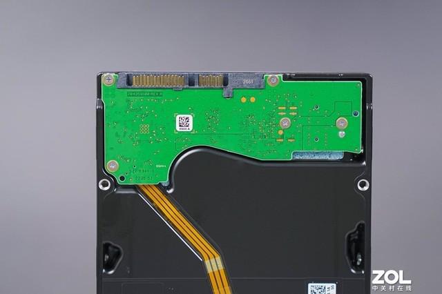 SSD vs HDD：双硬盘配置，系统性能飙升