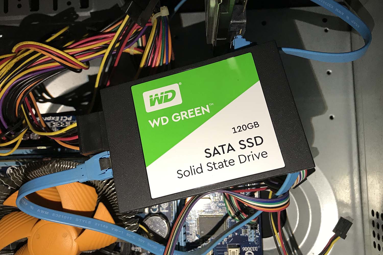 SSD vs HDD：双硬盘配置，系统性能飙升  第3张