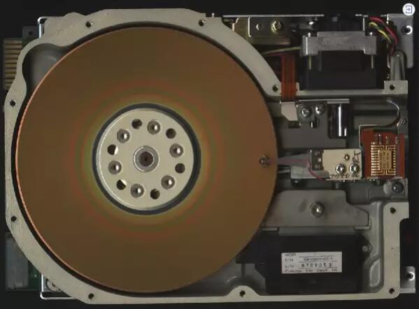 固态硬盘SSD：速度超越传统硬盘，数据安全无忧  第3张