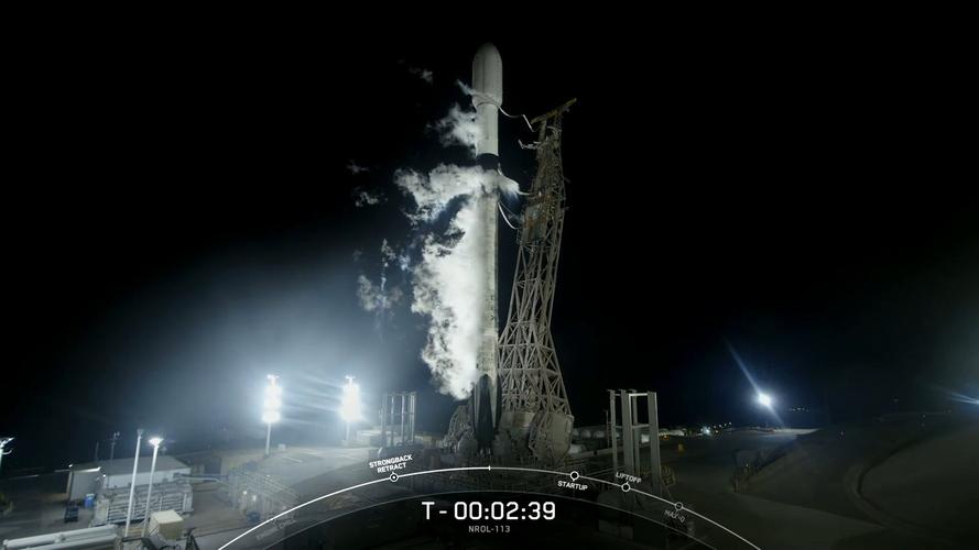 SpaceX新年首射！20手猎鹰9号火箭再创奇迹，阿联酋通信卫星升空震撼全球  第3张