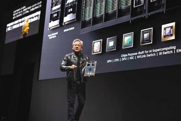 NVIDIA RTX 5090震撼发布！黄仁勋亲自揭秘，32GB GDDR7显存能否颠覆游戏体验？  第11张