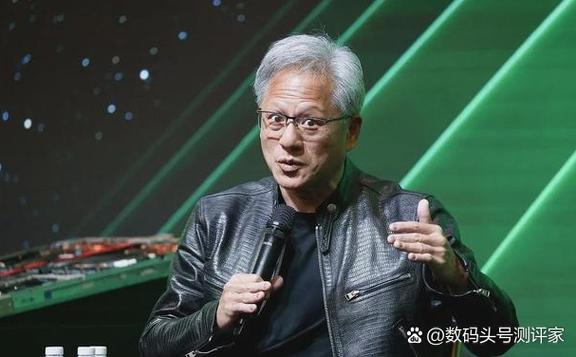 NVIDIA RTX 5090震撼发布！黄仁勋亲自揭秘，32GB GDDR7显存能否颠覆游戏体验？  第3张