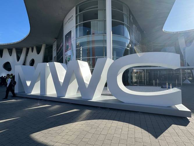 爱立信MWC 2025震撼亮相！三大展区揭秘未来网络技术，你准备好了吗？  第2张