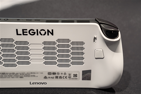 Legion Go S掌机震撼来袭！AMD芯片+SteamOS，499美元起售，你准备好了吗？  第7张