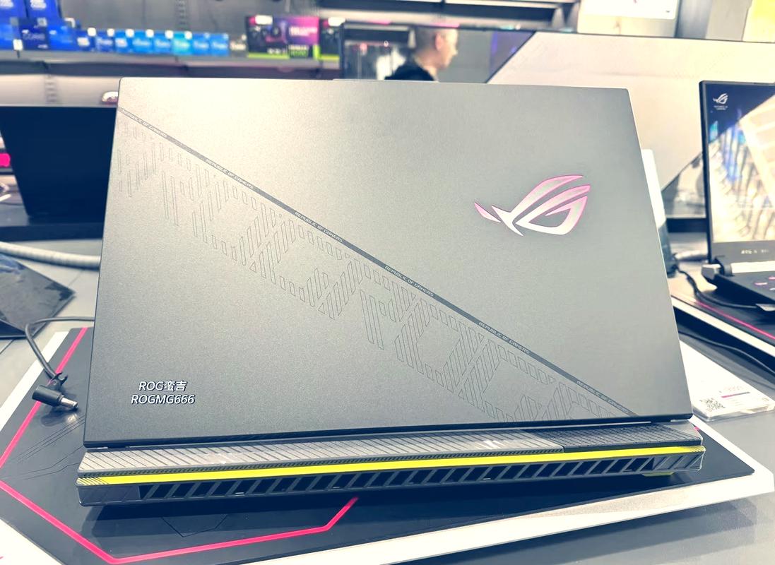 ROG 2025新品震撼发布！枪神9超竞系列搭载光显矩阵，性能超进化，你准备好了吗？  第6张