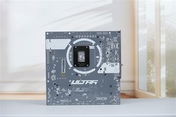 千元价位竟能买到媲美2000元主板的神器？七彩虹iGame B860M Ultra V20惊艳亮相  第7张