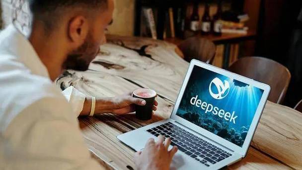 法国总统马克龙为何公开力挺中国AI模型DeepSeek？背后原因令人  第11张