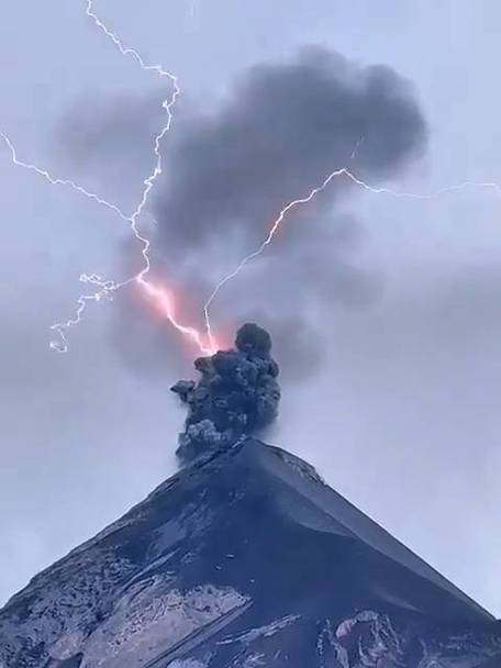 危地马拉富埃戈火山大爆发！3万居民紧急撤离，你了解这座火山的威力吗？  第6张