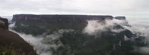 你见过雨林中的空中岛屿吗？揭秘委内瑞拉神秘平顶山的惊人真相  第9张