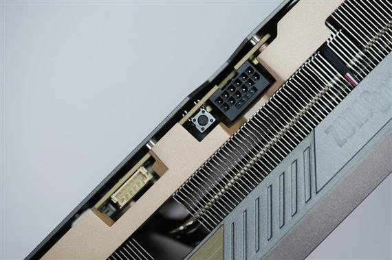 RTX 5090电源接口烧融事件！你还敢用第三方电源线吗？  第13张