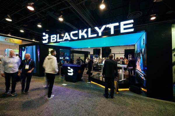 Blacklyte逐夜在CES 2025上惊艳亮相！他们的创新产品将如何改变电竞未来？